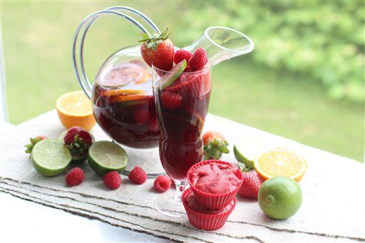 Peach and raspberry sangria